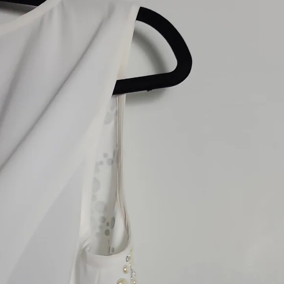 ST.JOHN Evening Ivory With Silver and Cream Elegant Sleeveless Top Size 8 - Picture 16 of 16